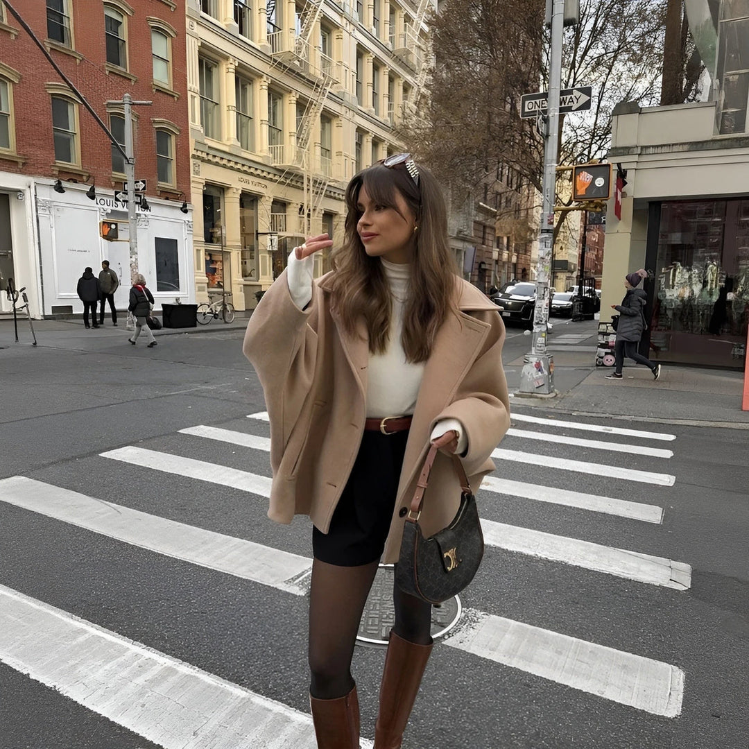 Anna's elegant oversized coat for every occasion