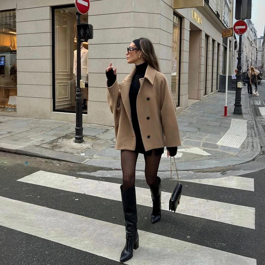 Anna's elegant oversized coat for every occasion